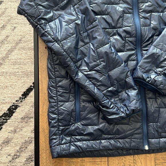 Helly Hansen Lightweight Puffer Jacket - Size Medium - Picture 4 of 9